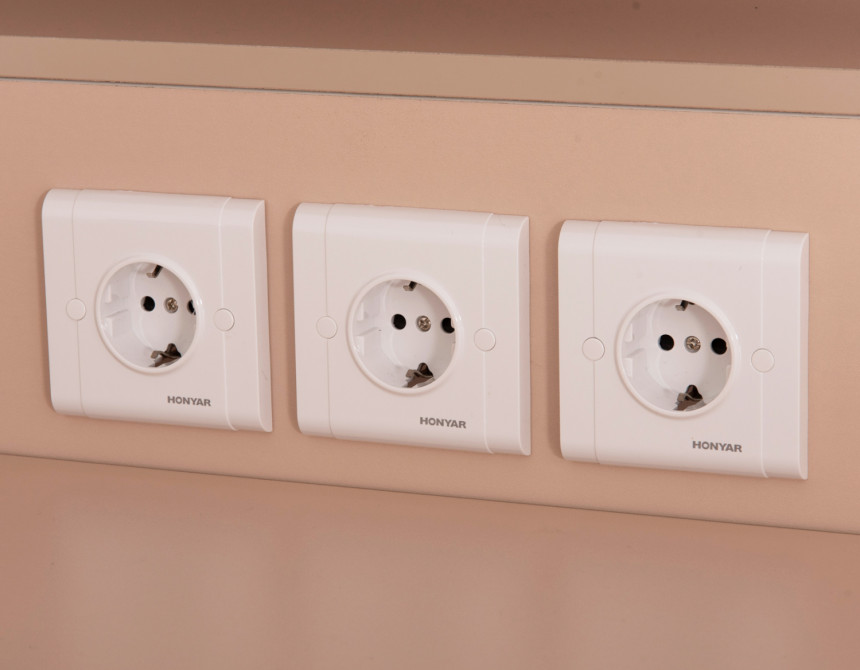 ΓΡΑΦΕΙΟ ΥΠΟΔΟΧΗΣ DALTON HM2068.02 ΜΕΛΑΜΙΝΗ ΣΕ SONAMA-ΑΣΠΡΟ 240x80x106Υεκ.