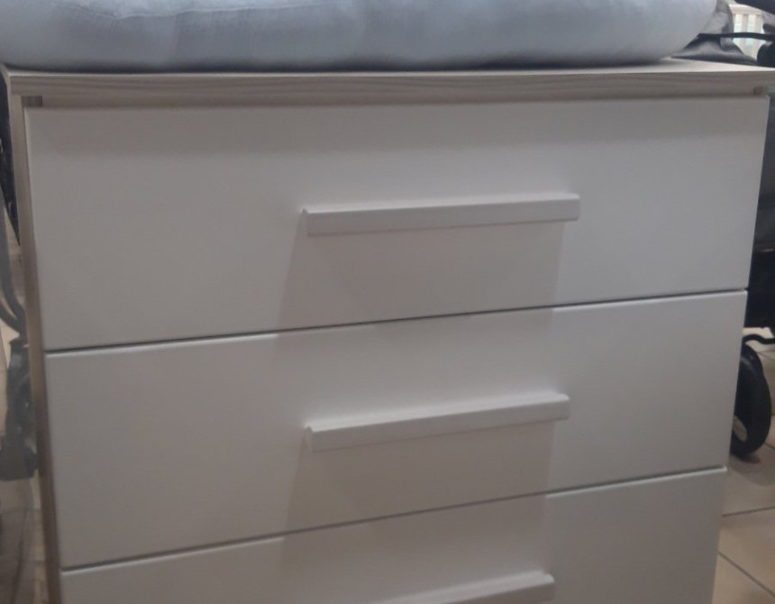 Συρταριέρα μελαμίνης και mdf 90x45x85 λευκό-γκρι ανάγλυφο