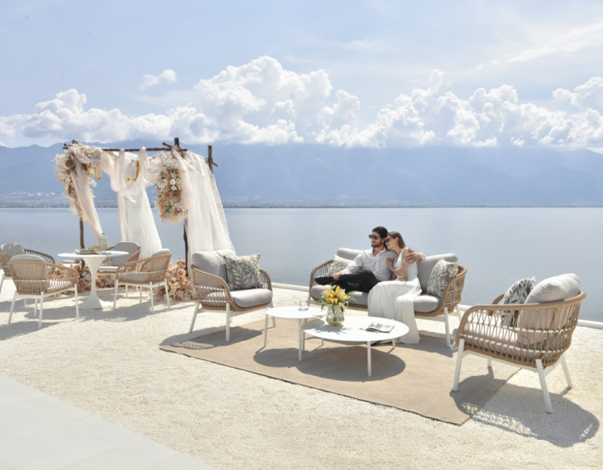 Bari-White Lounge Set