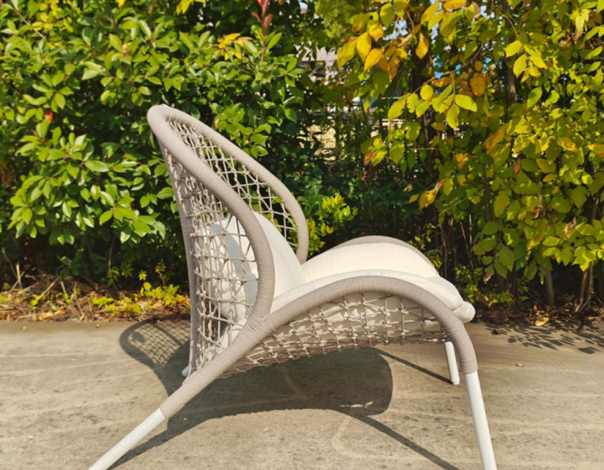 Dune/L-White Lounge Chair