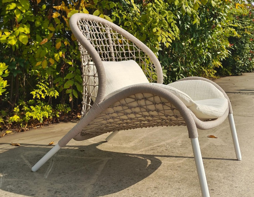 Dune/L-White Lounge Chair